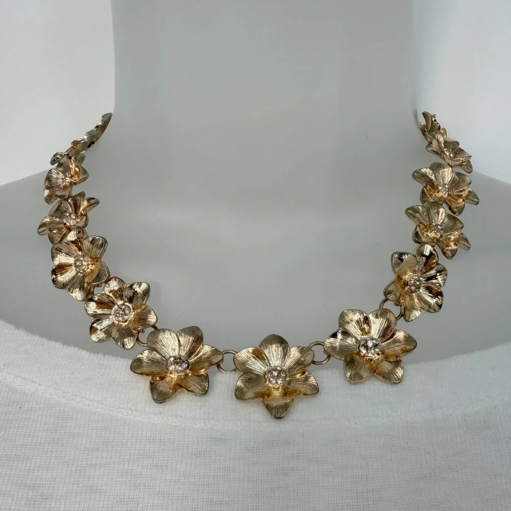 The Limited Gold Tone Floral Rhinestone Statement Collar Necklace Chic‎ 103-86